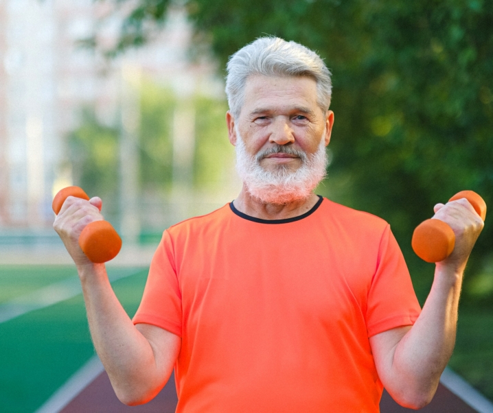 Im Alter keine Kraft mehr? Neue Studie liefert Hoffnung für Therapie des altersbedingten Muskelabbaus